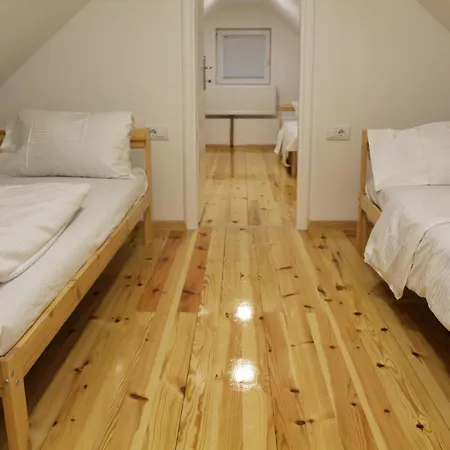 Apartament Kucica U Sumi Privatni Smestaj