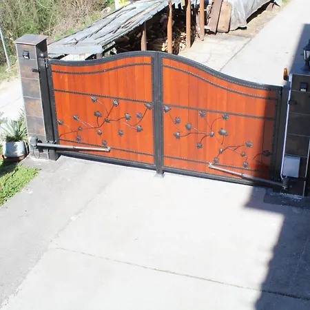 Kucica U Sumi Privatni Smestaj Apartment Užice